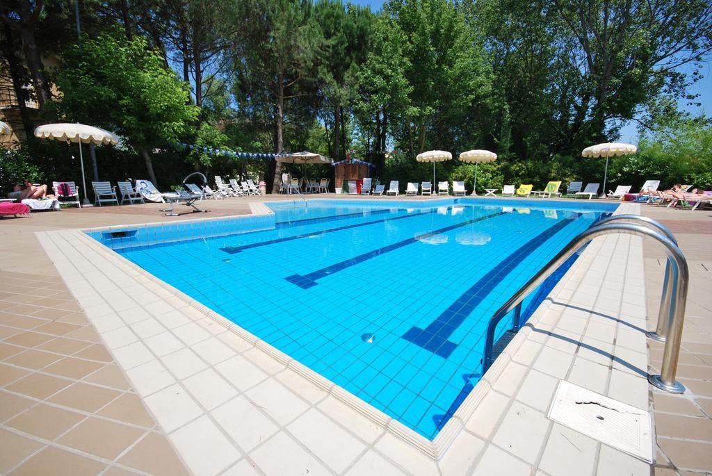 Hotel Plutone Червія Екстер'єр фото