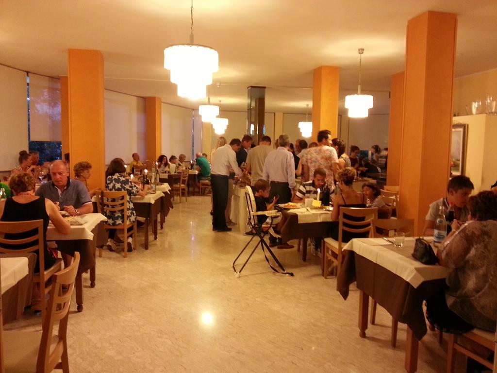 Hotel Plutone Червія Екстер'єр фото