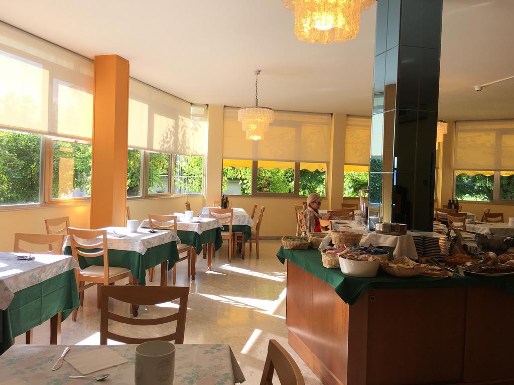 Hotel Plutone Червія Екстер'єр фото