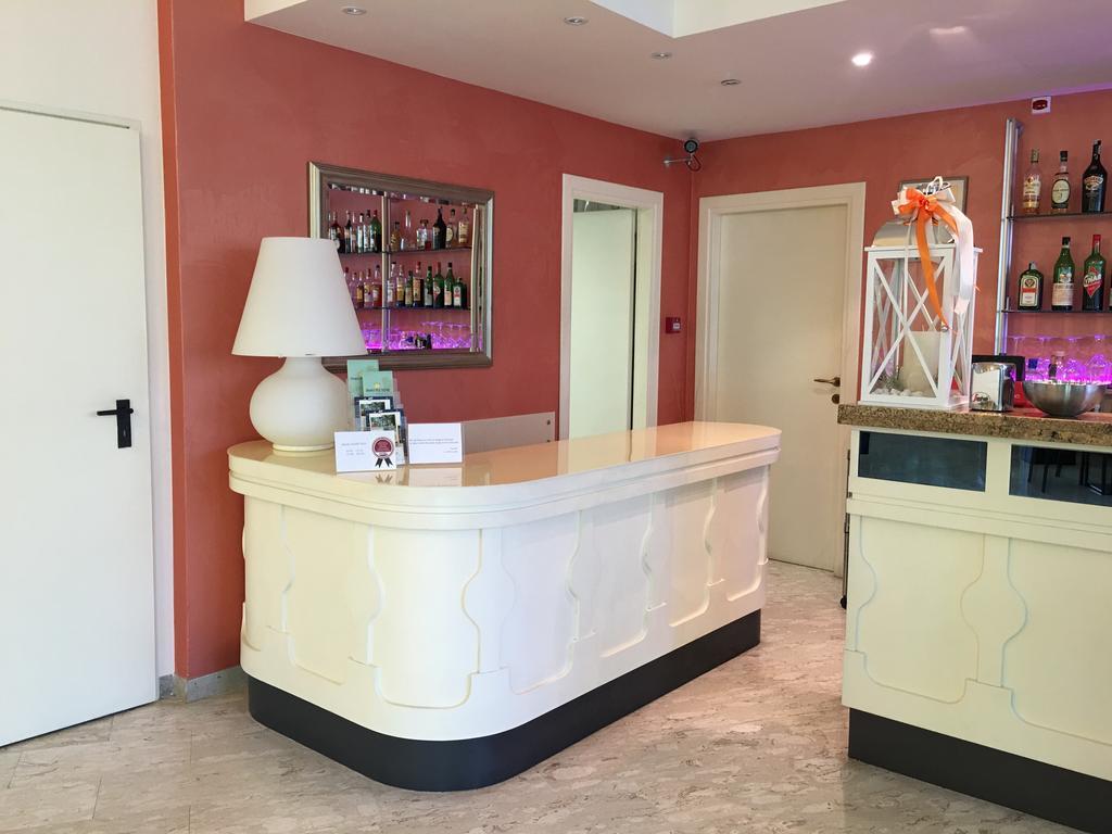Hotel Plutone Червія Екстер'єр фото
