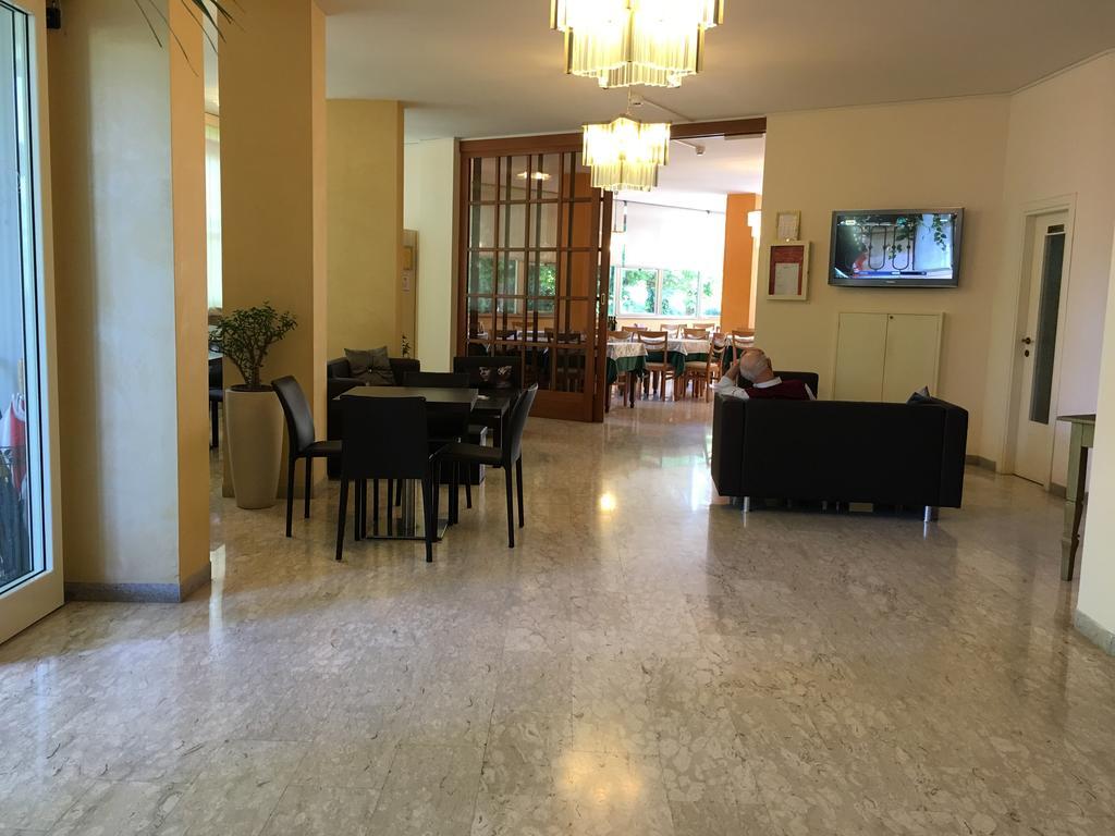 Hotel Plutone Червія Екстер'єр фото